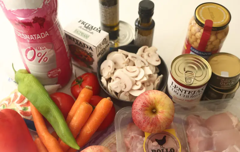 <p> Distintos productos de alimentaci&oacute;n en un hogar. - Eduardo Parra - Europa Press </p>