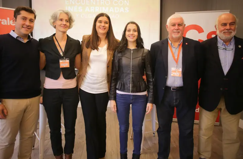 <p> La Presidenta nacional de Ciudadanos, Ines Arrimadas, visita la ciudad junto a los concejales Olga Louzao y Juan Vidal y mantiene un encuentro con la militancia en el Hotel Mendez Nu&ntilde;ez. - CARLOS CASTRO/EUROPA PRESS </p>