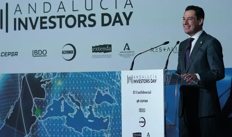 <p> El presidente de la Junta de Andaluc&iacute;a, Juanma Moreno, este martes en Sevilla - JUNTA DE ANDALUC&Iacute;A </p>