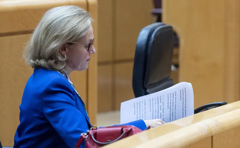 <p> La vicepresidenta primera y ministra de Asuntos Econ&oacute;micos y Transformaci&oacute;n Digital, Nadia Calvi&ntilde;o, en una sesi&oacute;n de control al Gobierno en el Senado, a 25 de octubre de 2022, en Madrid (Espa&ntilde;a). El Senado celebra hoy una sesi&oacute;n de control al Gobierno des - Alberto Ortega - Europa Press </p>