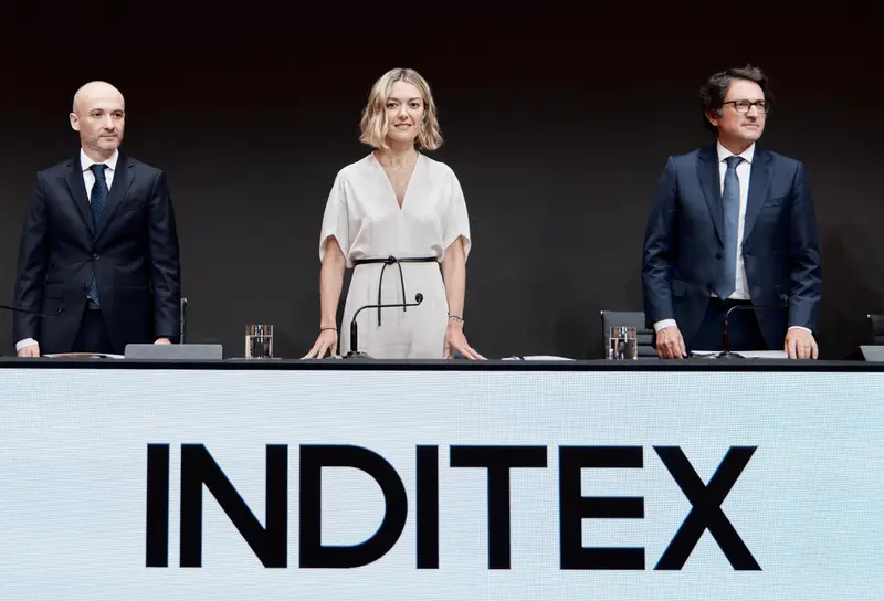 <p> Archivo - La presidenta de Inditex, Marta Ortega y el consejero Oscar Garc&iacute;a Maceiras en la Junta General de Accionistas de la compa&ntilde;&iacute;a - INDITEX - Archivo </p>