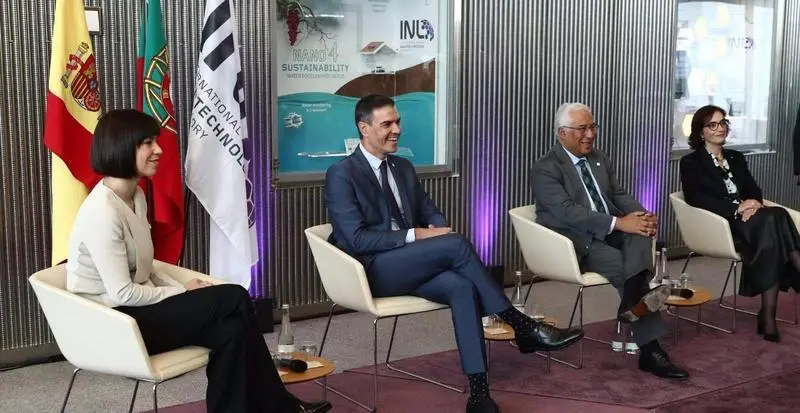 <p> Espa&ntilde;a y Portugal firman un acuerdo para el desarrollo de una constelaci&oacute;n de sat&eacute;lites de observaci&oacute;n de la Tierra </p>