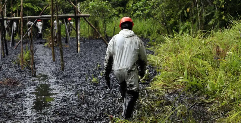 <p> Derrame de crudo cerca de Saramiriza, en Loreto (Per&uacute;) - EL COMERCIO / ZUMA PRESS / CONTACTOPHOTO </p>