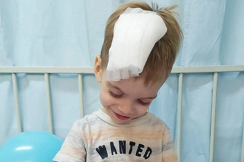 <p> Oliver tras su primera intervenci&oacute;n en el Hospital Sant Joan de D&eacute;u, Barcelona </p>