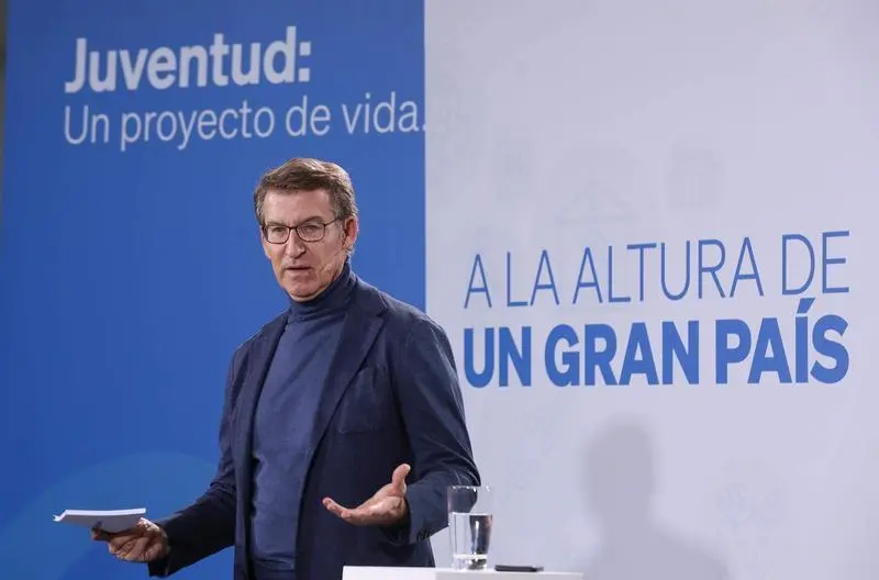 <p> El presidente del PP, Alberto N&uacute;&ntilde;ez Feij&oacute;o, interviene durante la segunda convenci&oacute;n sectorial del Partido Popular </p>