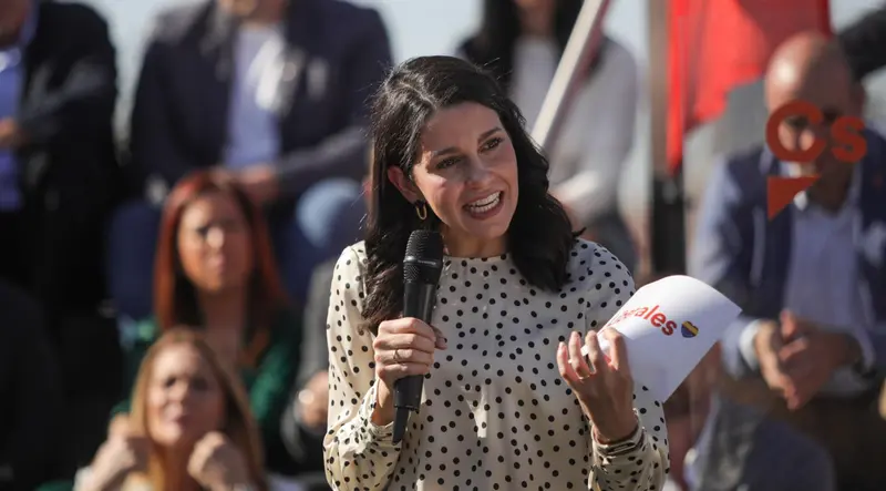  La presidenta de Ciudadanos, In&eacute;s Arrimadas, este s&aacute;bado en Sevilla en la presentaci&oacute;n de candidaturas andaluzas a las municipales de 2023. - MAR&Iacute;A JOS&Eacute; L&Oacute;PEZ/EUROPA PRESS 