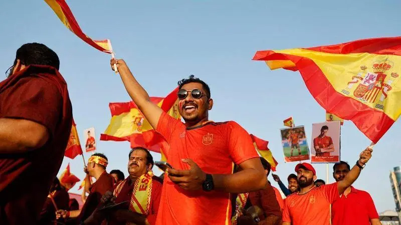  Supuestos aficionados espa&ntilde;oles animando en Doha 