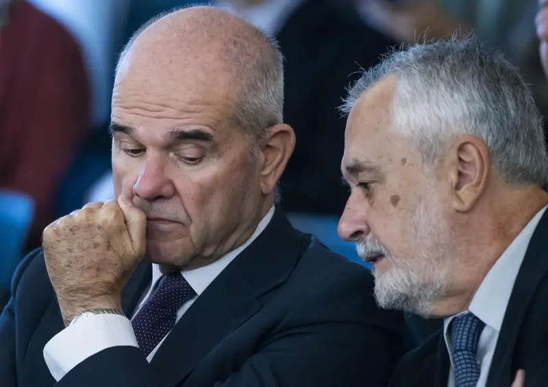  Archivo - Los expresidentes Manuel Chaves y Jos&eacute; Antonio Gri&ntilde;&aacute;n en el juicio de la pieza principal de los ERE - Pool - Archivo 