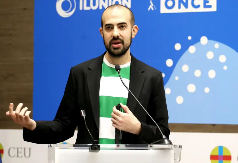  Con Javier Garc&iacute;a Pajares, primer estudiante sordociego Erasmus de Europa, - CEU 