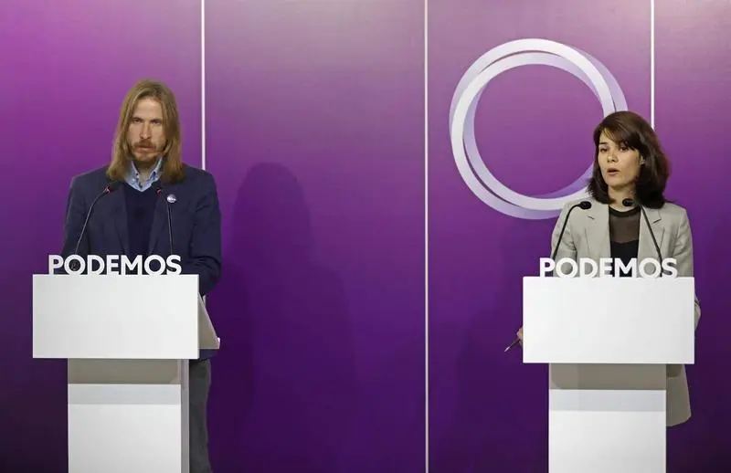  Archivo - Los portavoces de Podemos, Isa Serra y Pablo Fern&aacute;ndez, ofrecen una rueda de prensa, a 25 de octubre de 2021, en Madrid, (Espa&ntilde;a) 