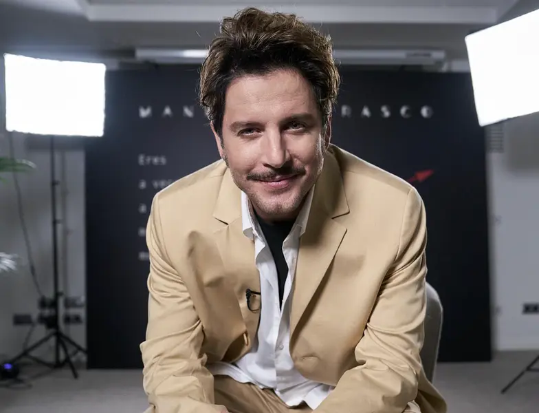  El cantante Manuel Carrasco posa durante una entrevista para Europa Press en el Hotel ME Madrid Reina Victoria, a 24 de noviembre de 2022, en Madrid (Espa&ntilde;a). - A. P&eacute;rez Meca - Europa Press 