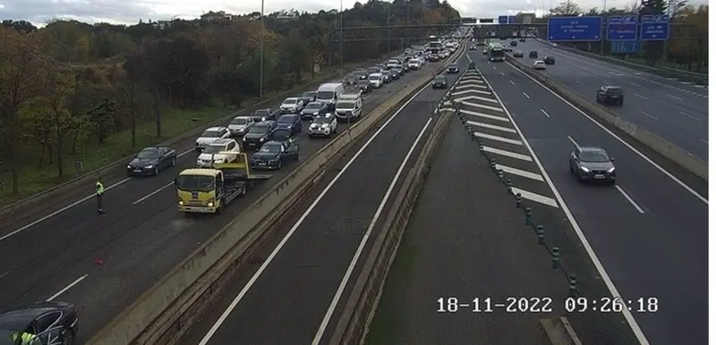  Una retenci&oacute;n en carretera - DGT 