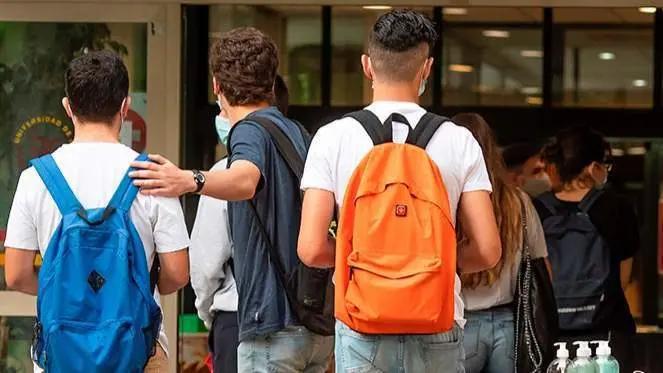  Grupo de j&oacute;venes, imagen de archivo 