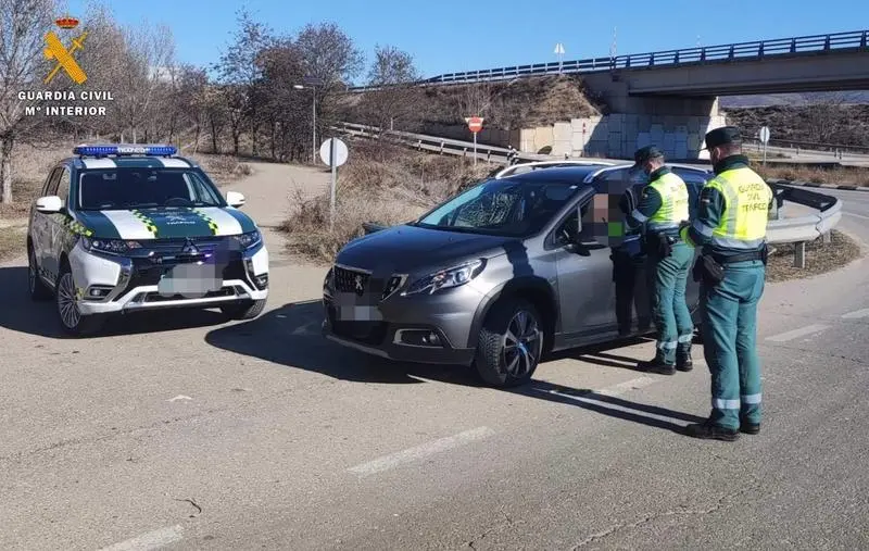  Destacamento de Tr&aacute;fico de la Guardia Civil de Calatayud en un control de alcoholemia en la A-2302, t&eacute;rmino municipal de Morata de Jal&oacute;n 