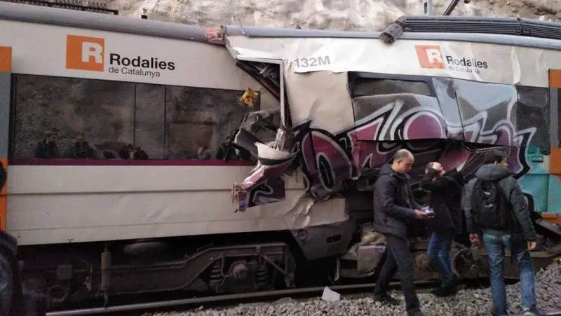  Los dos trenes tras el impacto 