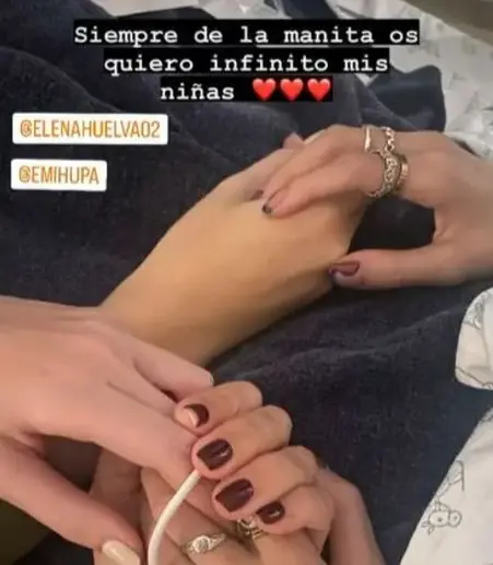  La emotiva imagen de Elena Huelva con su madre y su hermanaINSTAGRAM: @ELENAHUELVA02 