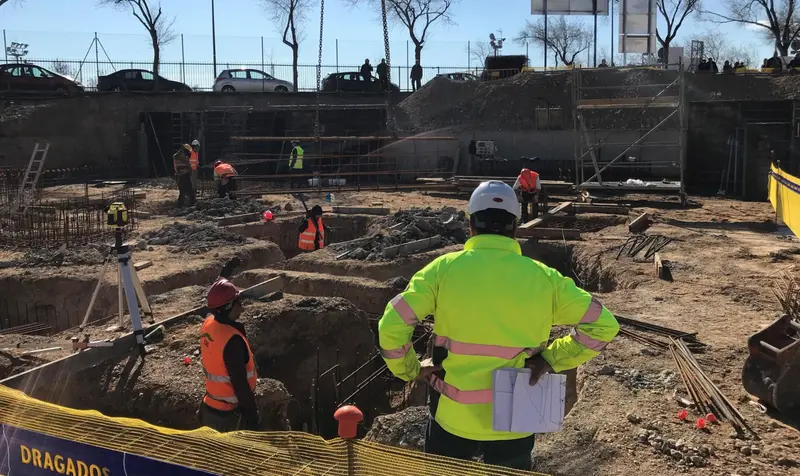  Archivo - Operarios trabajando en una obra - EUROPA PRESS - Archivo 