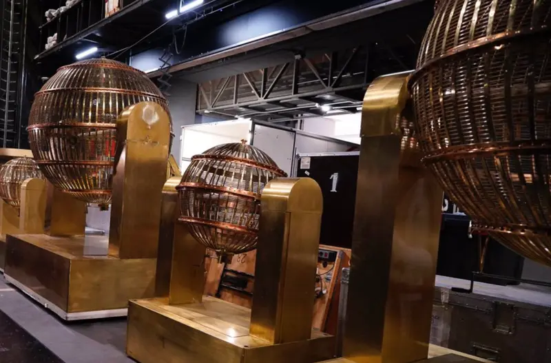  Los bombos del Sorteo Extraordinario de Navidad 2022 ya est&aacute;n en el Teatro Real de Madrid bajo "estricta" vigilancia - SELAE 