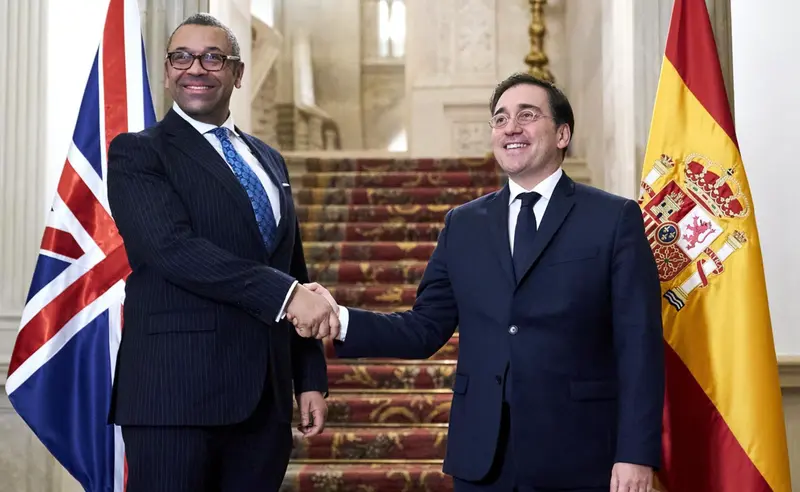  El ministro de Asuntos Exteriores, Uni&oacute;n Europea y Cooperaci&oacute;n, Jos&eacute; Manuel Albares, recibe a su hom&oacute;logo brit&aacute;nico, James Cleverly - A. P&eacute;rez Meca - Europa Press 