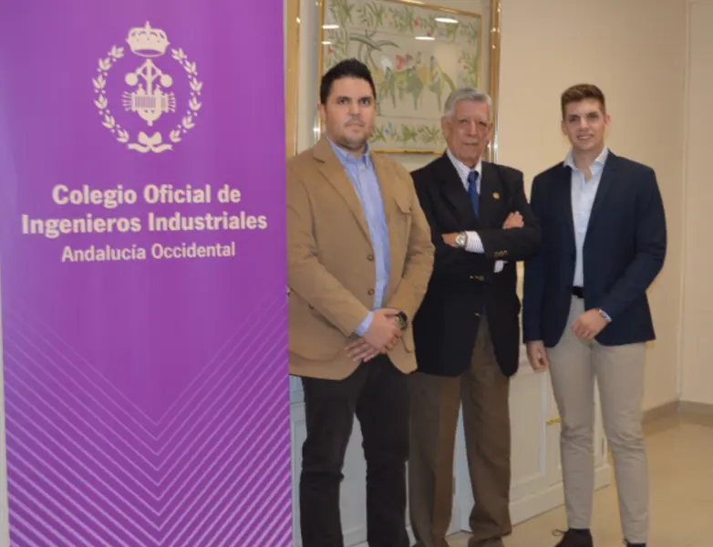  En la fotograf&iacute;a: Reyes Fern&aacute;ndez Mu&ntilde;oz, Rafael Rub&eacute;n Sola Guirado y Jos&eacute; Pulido Monterroso, presidente-delegado del Colegio Oficial de Ingenieros Industriales de Andaluc&iacute;a Occidental en C&oacute;rdoba. 