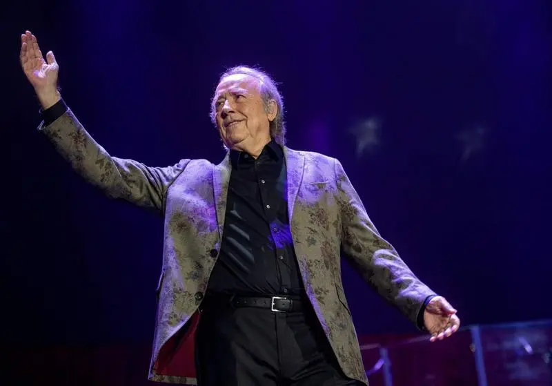  El cantautor barcelon&eacute;s Joan Manuel Serrat en su &uacute;ltimo concierto de su gira de despedida de los escenarios, en el Palau Sant Jordi de Barcelona 