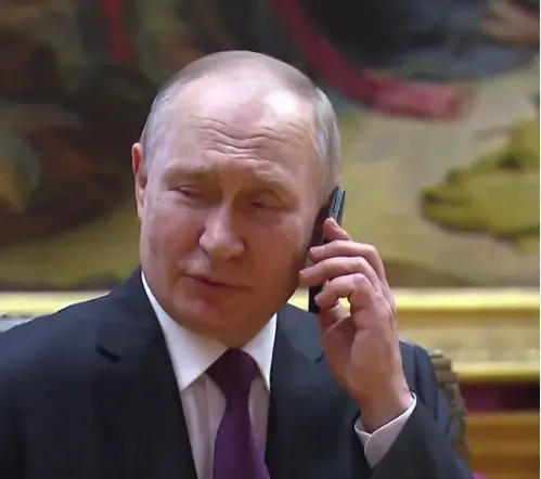  Putin hablando por tel&eacute;fono con la ni&ntilde;a refugiada 