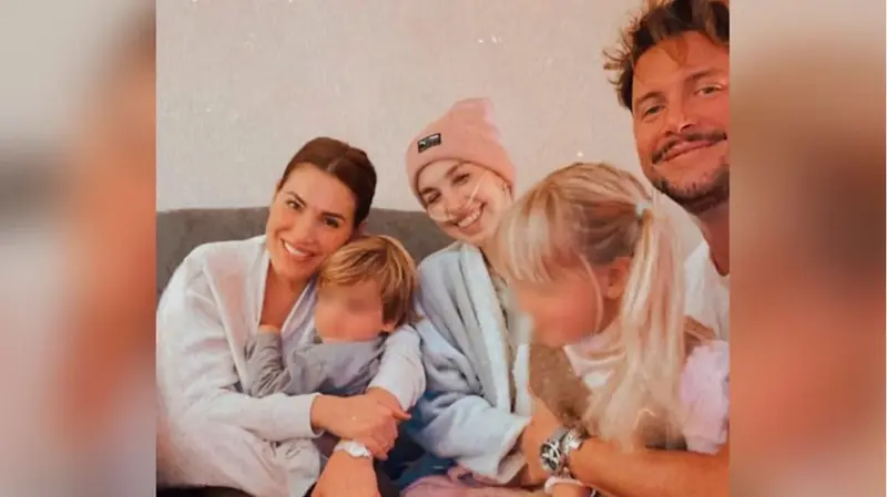  Manuel Carrasco y su familia visitando a Elena Huelva 