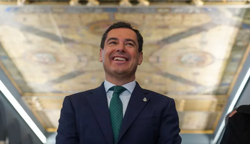  El presidente de la Junta de Andaluc&iacute;a, Juanma , durante el acto del D&iacute;a de la Bandera de Andaluc&iacute;a el pasado 4 de diciembre. - Eduardo Briones - Europa Press 