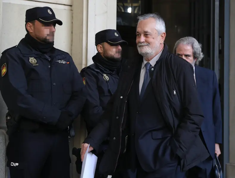  Archivo - El ex presidente de la Junta Jos&eacute; Antonio Gri&ntilde;&aacute;n en la Audiencia de Sevilla - MAR&Iacute;A JOS&Eacute; L&Oacute;PEZ-EUROPA PRESS - Archivo 