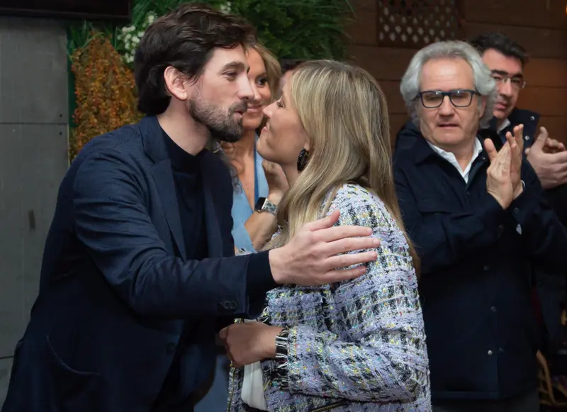  La candidata a la Portavoc&iacute;a Pol&iacute;tica de Ciudadanos en las primarias ante la VI Asamblea General, Patricia Guasp, y el candidato a la Secretar&iacute;a General del partido, Adri&aacute;n V&aacute;zquez (5d), antes del acto fin de campa&ntilde;a, a 10 de enero de 2023, en Madrid. - Gustavo Valiente - Europa Press 