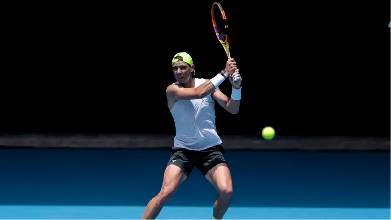 Nadal entren&aacute;ndose en Melbourne 