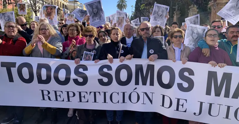  Archivo - Los padres de Marta del Castillo encabezan la manifestaci&oacute;n por el d&eacute;cimo aniversario de su muerte - EUROPA PRESS - Archivo 