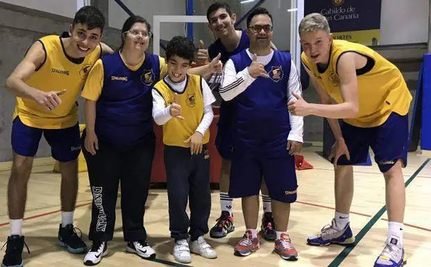  J&oacute;venes del Proyecto Suma 