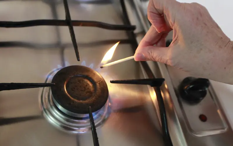  Archivo - Gas, cocina de gas, llamas, llama, fuego, fog&oacute;n, fogones, gas natural, cerilla, cerillas - EUROPA PRESS - Archivo 