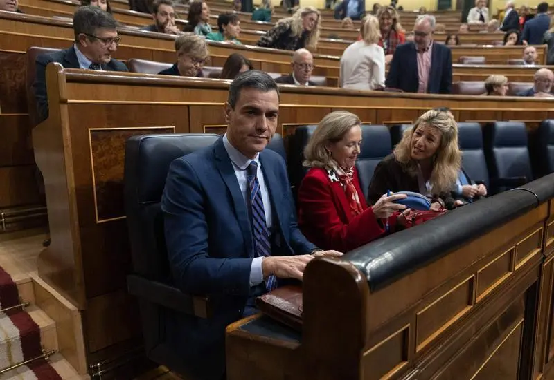  El presidente del Gobierno, Pedro S&aacute;nchez; la vicepresidenta primera y ministra de Asuntos Econ&oacute;micos y Transformaci&oacute;n Digital, Nadia Calvi&ntilde;o y la vicepresidenta segunda y ministra de Trabajo y Econom&iacute;a Social, Yolanda D&iacute;az 