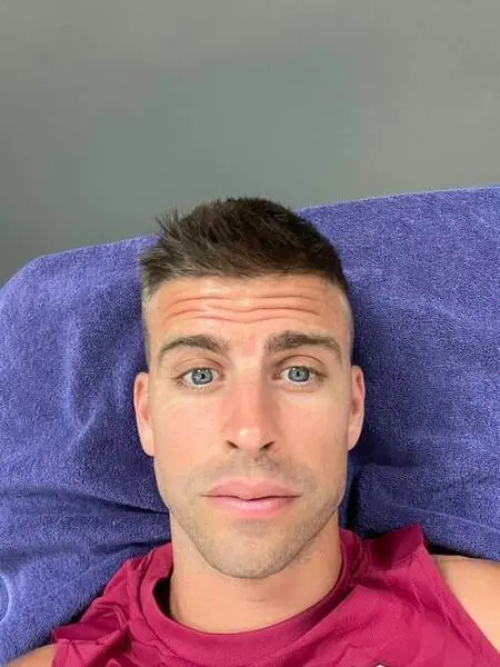  Piqu&eacute; Twitter @3gerardpique 