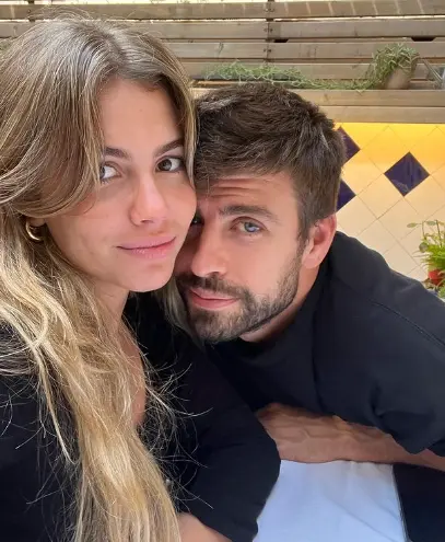  Gerard Piqu&eacute; y Clara Ch&iacute;a posan juntos en la nueva publicaci&oacute;n del exfutbolista en su cuenta de Instagram 