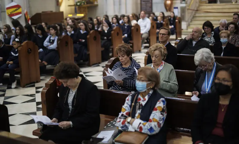  Archivo - Feligreses en una misa en la Catedral de La Almudena. - Alejandro Mart&iacute;nez V&eacute;lez - Europa Press - Archivo 