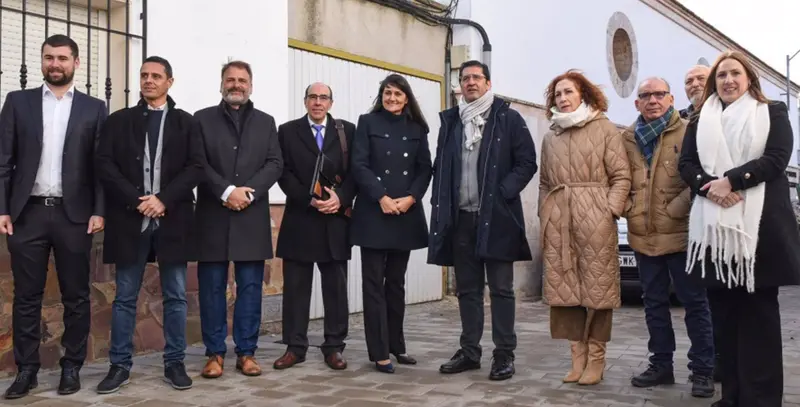  La secretaria de Estado de Telecomunicaciones e Infraestructuras Digitales, Mar&iacute;a Gonz&aacute;lez, y el presidente de la Diputaci&oacute;n de Ciudad Real, Jos&eacute; Manuel Caballero, en Cabezarados - DIPUTACI&Oacute;N DE CIUDAD REAL 