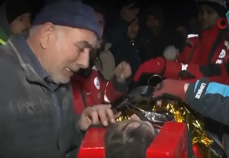  Betul, la ni&ntilde;a rescatada de 10 a&ntilde;os junto a su abuelo 