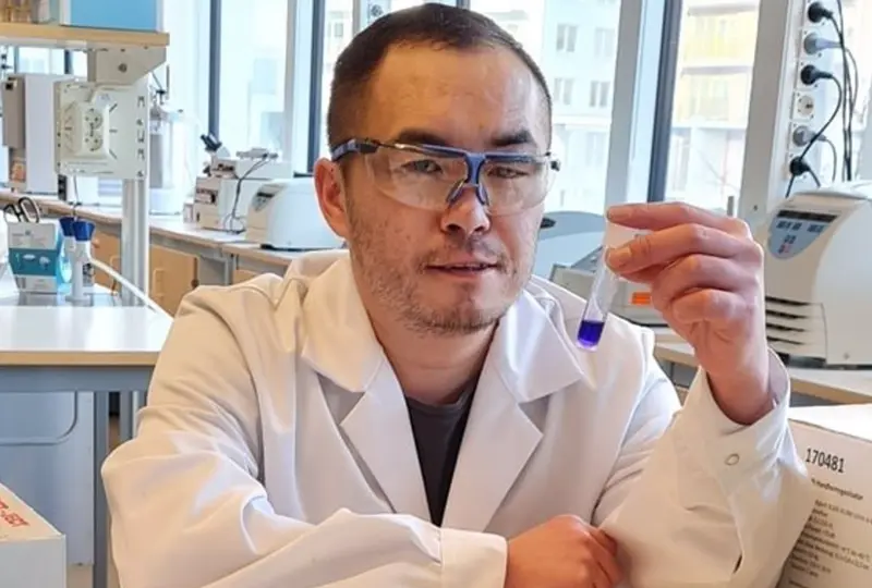  Hongji Yan en el laboratorio. - VAIBHAV SRIVASTAVA 