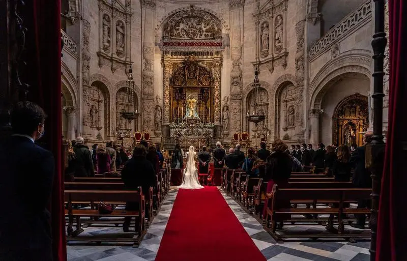  Archivo - Una boda en la Catedral de Sevilla. - Eduardo Briones - Europa Press - Archivo 