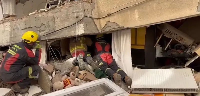  Bomberos de Sevilla en Turqu&iacute;a - Foto de un v&iacute;deo publicado en la cuenta de Twitter del Alcalde de Sevilla Anotnio Mu&ntilde;oz 