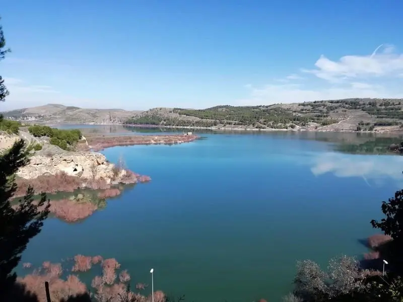  Uno de los pantanos de la Cuenca del Ebro 