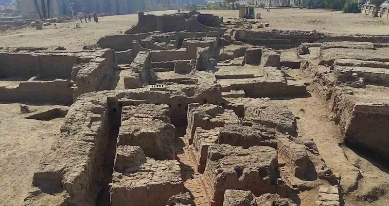  cr&eacute;dito - Ministerio de Antig&uuml;edades de Egipto 