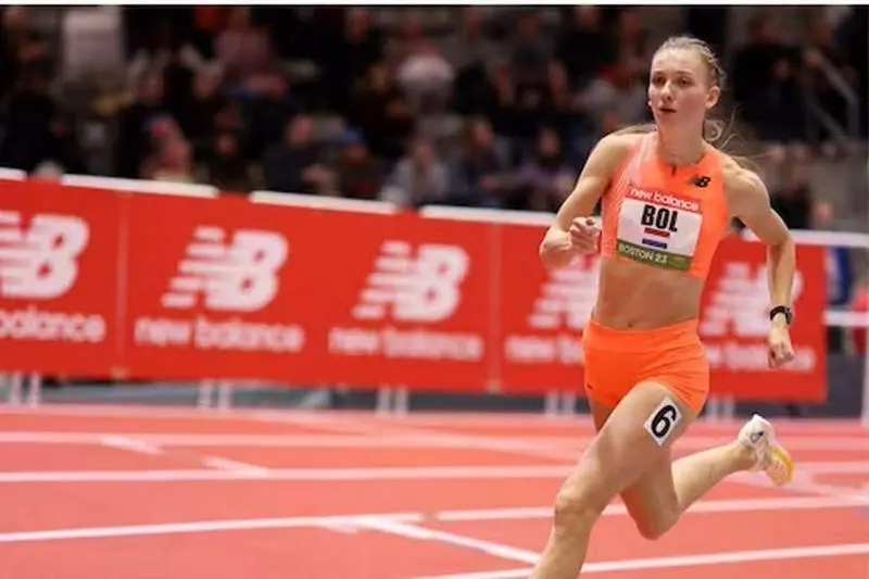 Femke Bol rompiendo el r&eacute;cord 