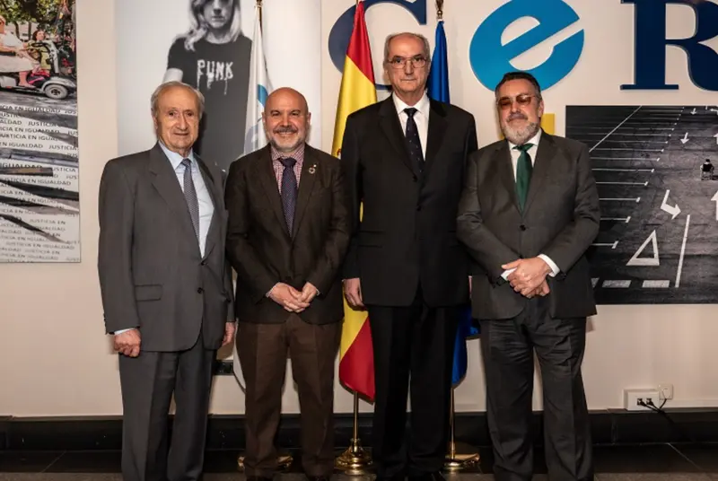  El Dr. Fern&aacute;ndez Ja&eacute;n recibe su premio 
