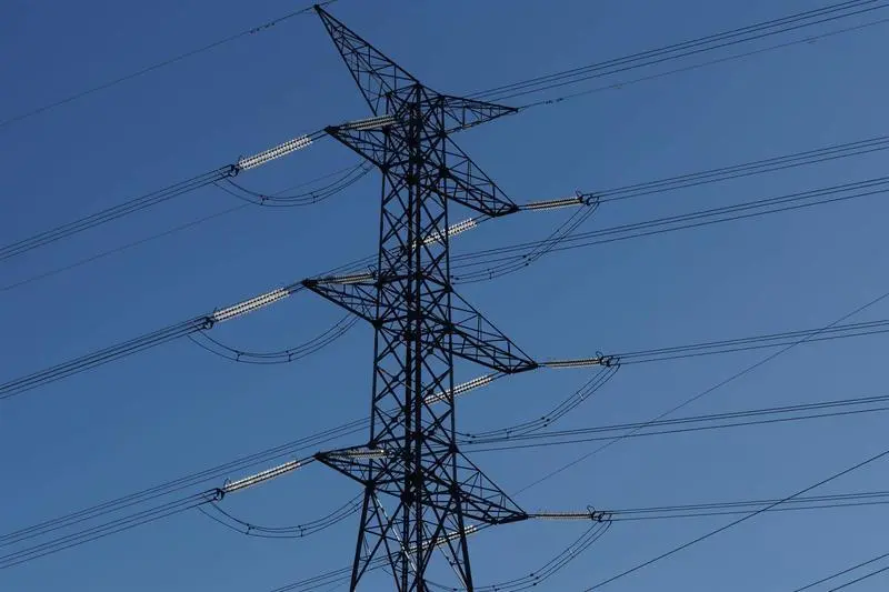  Vista de una torre de alta tensi&oacute;n 