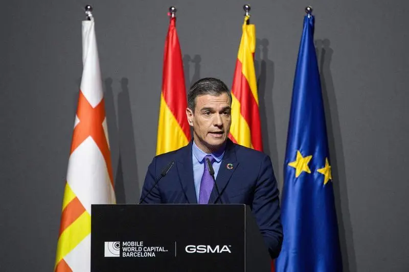  El presidente del Gobierno, Pedro S&aacute;nchez, interviene durante la cena oficial del MWC Barcelona 2023 