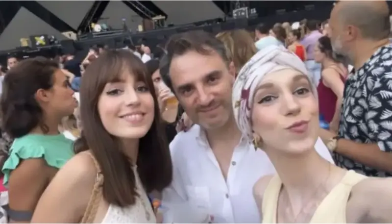  La hermana y padre de Elena Huelva, junto a la influencer 